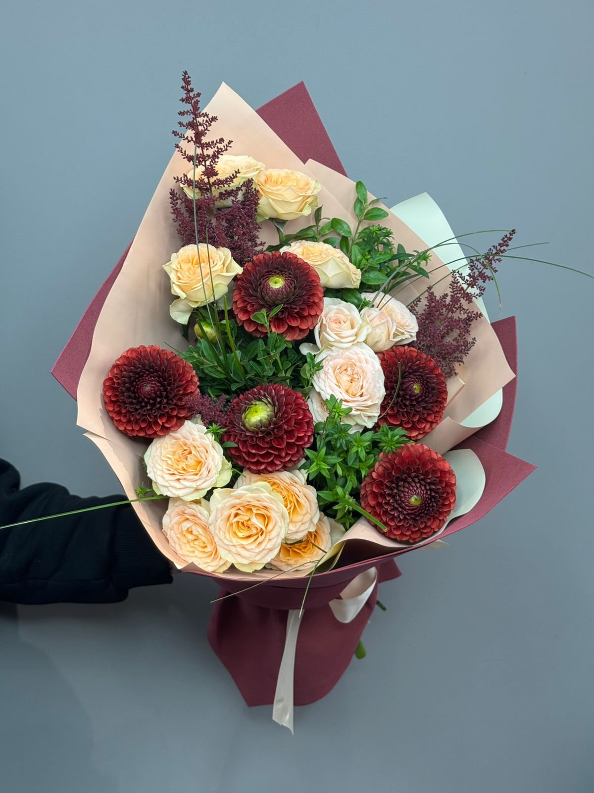 Букет Ленни с георгинами